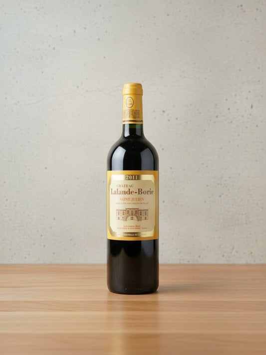Goldener Zwilling Château Lalande Borie 2011 Rotwein aus Saint-Julien in einer eleganten Glasflasche