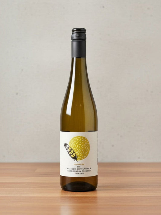 Goldener Zwilling Hofmann Weißer Burgunder & Chardonnay Urmeer 2023 Weißwein in einer eleganten Flasche