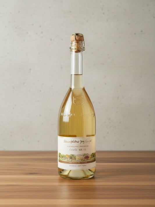 Goldener Zwilling Jörg Geiger Cuvée Nr. 15 alkoholfreies Getränk mit Mostbirne, Apfel und Kaffeenote in Glasflasche